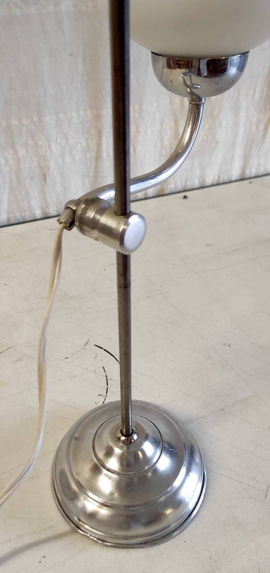 Articulated table lamp in chrome brass and opaline - mid 20th century.