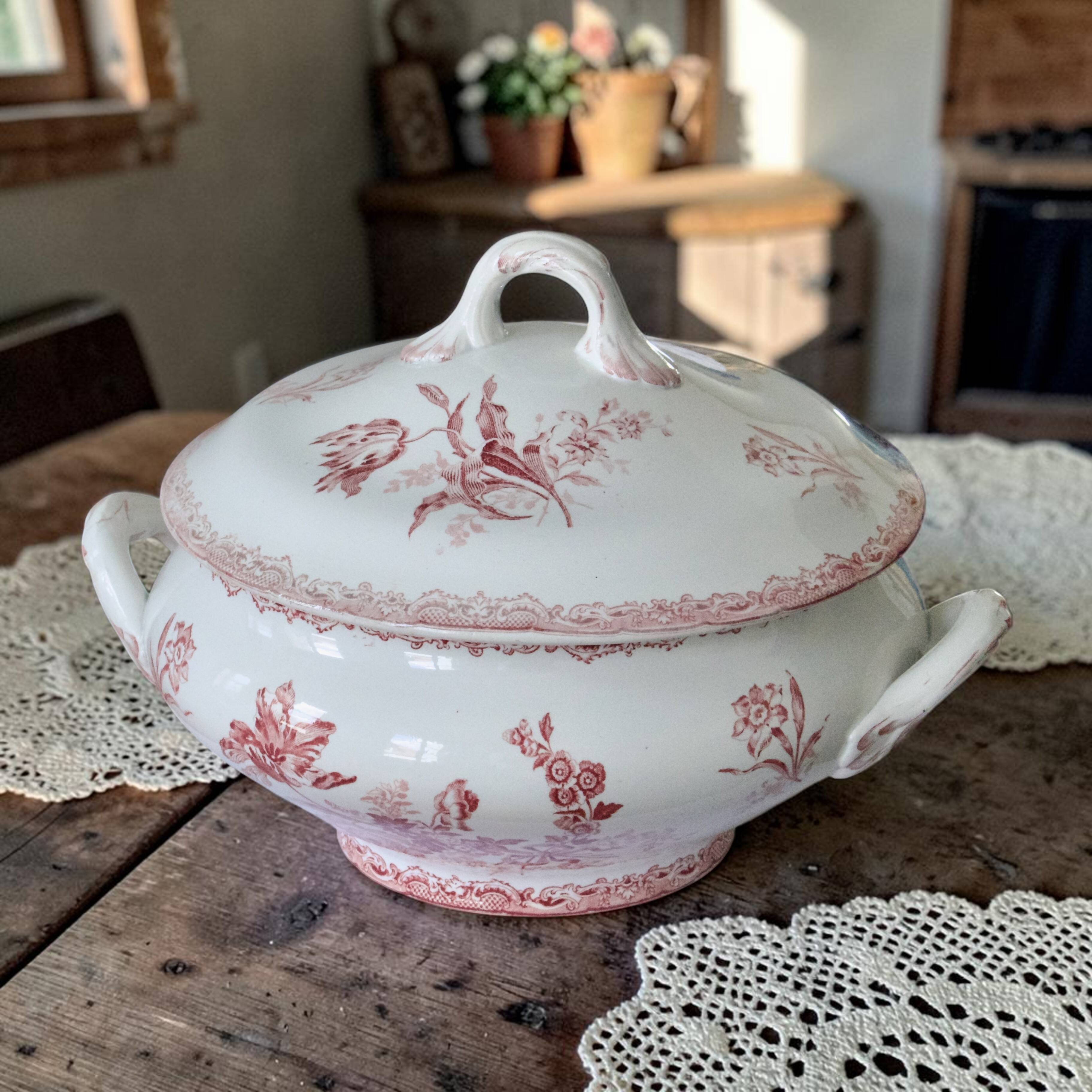 Large 19th-century ironstone soup tureen signed Sarreguemines Fontanges.