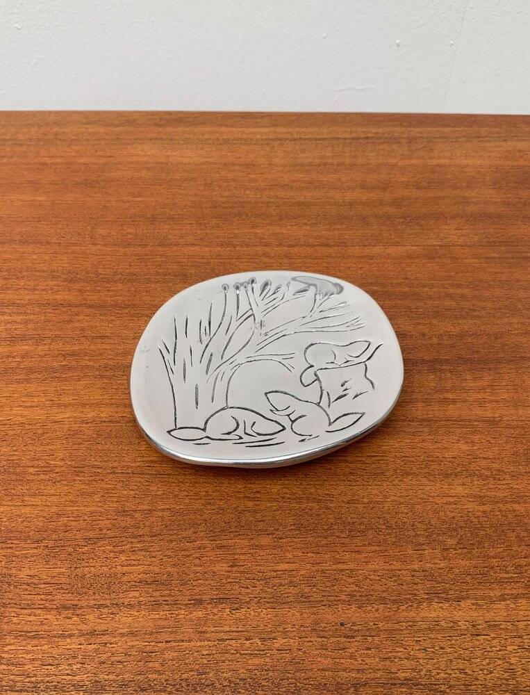 Vintage Canadian metal bowl with beaver decoration by Hoselton.