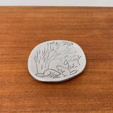 Vintage Canadian metal bowl with beaver decoration by Hoselton.