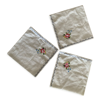 Lot 3 serviettes vintages motifs fleurs