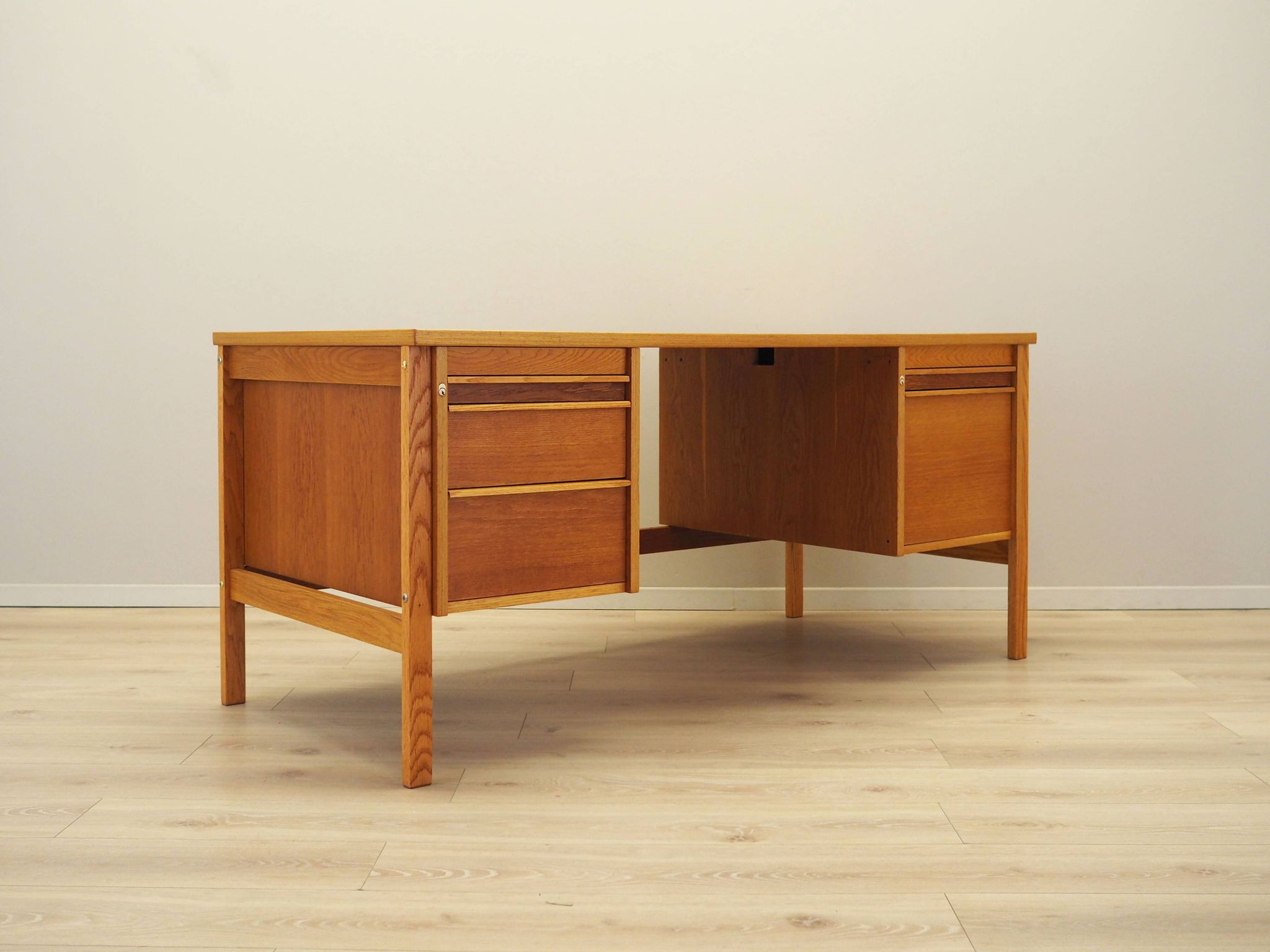 Ash desk, Norwegian design, 1970s, production: Norway