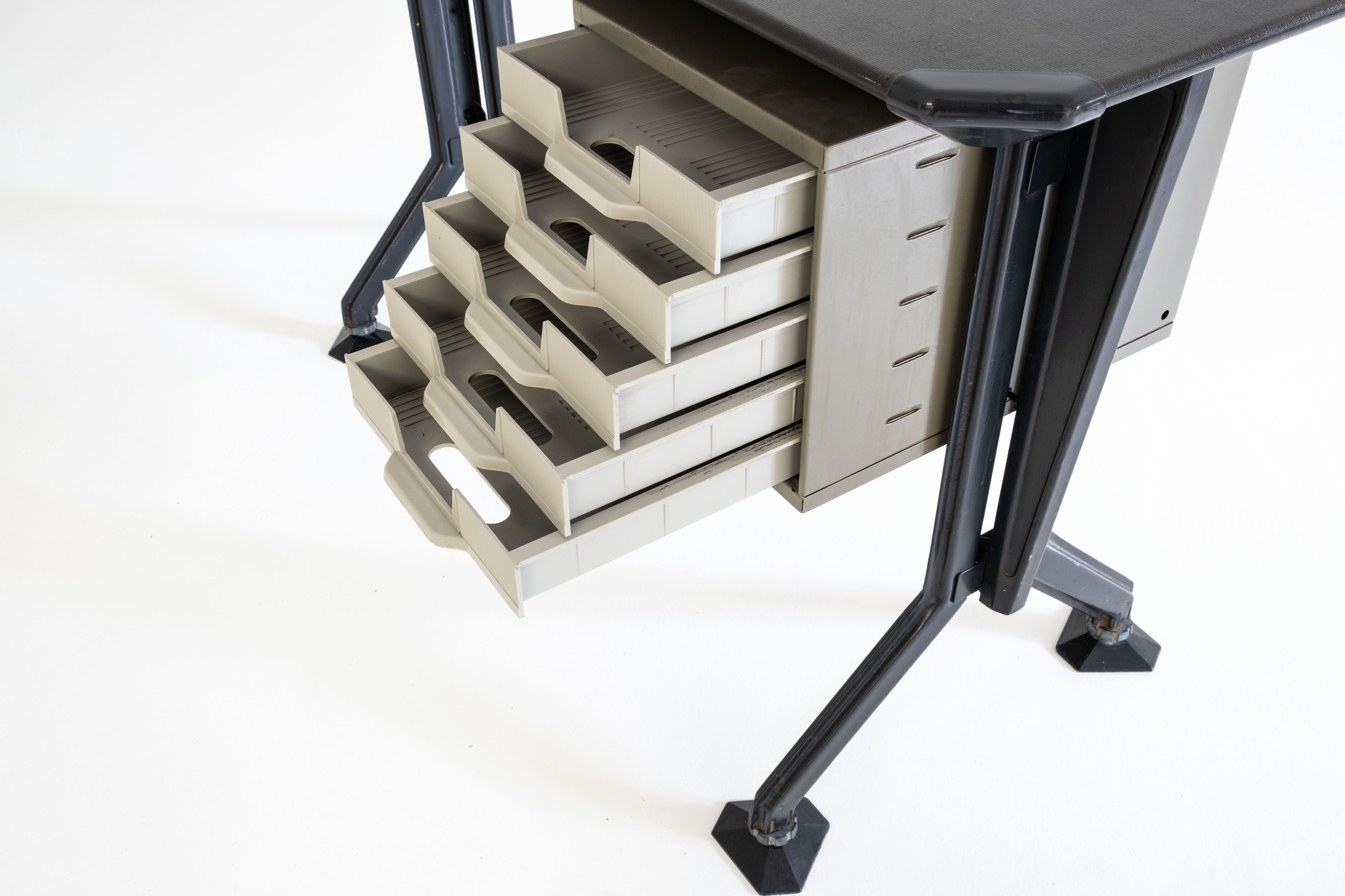 ARCO Side Desk (Arredamenti Metallici Serie "ARCO") by B.B.P.R. Studio for Olivetti, 1963