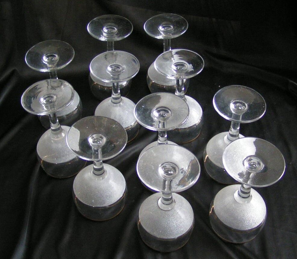 Service of granite glasses to wine