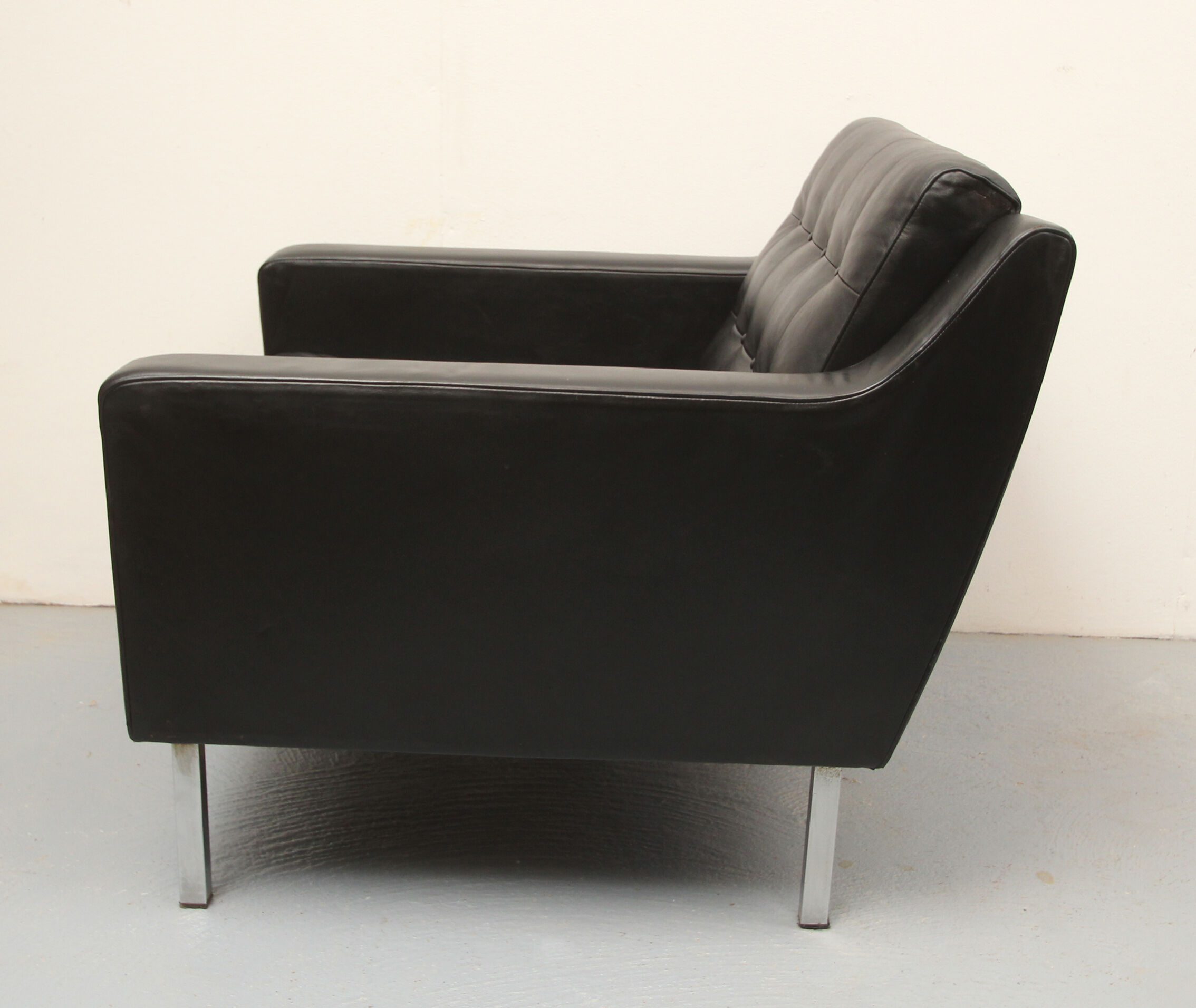 Fauteuil en cuir des années 1960 noir