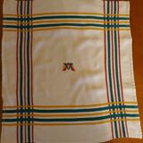 Nappe brodée main et ses 12 serviettes - chiffrée " m v " -années 80