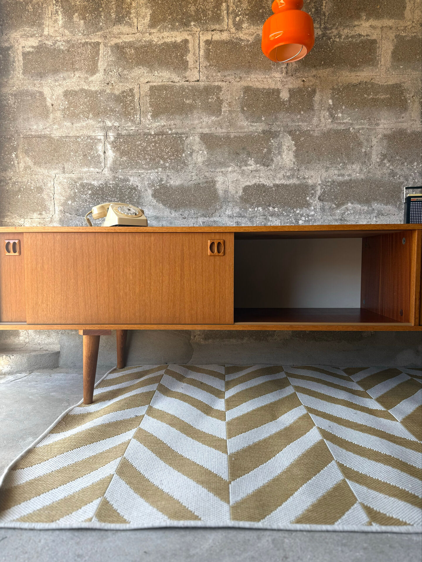 Scandinavian low sideboard in teak, 1970.
