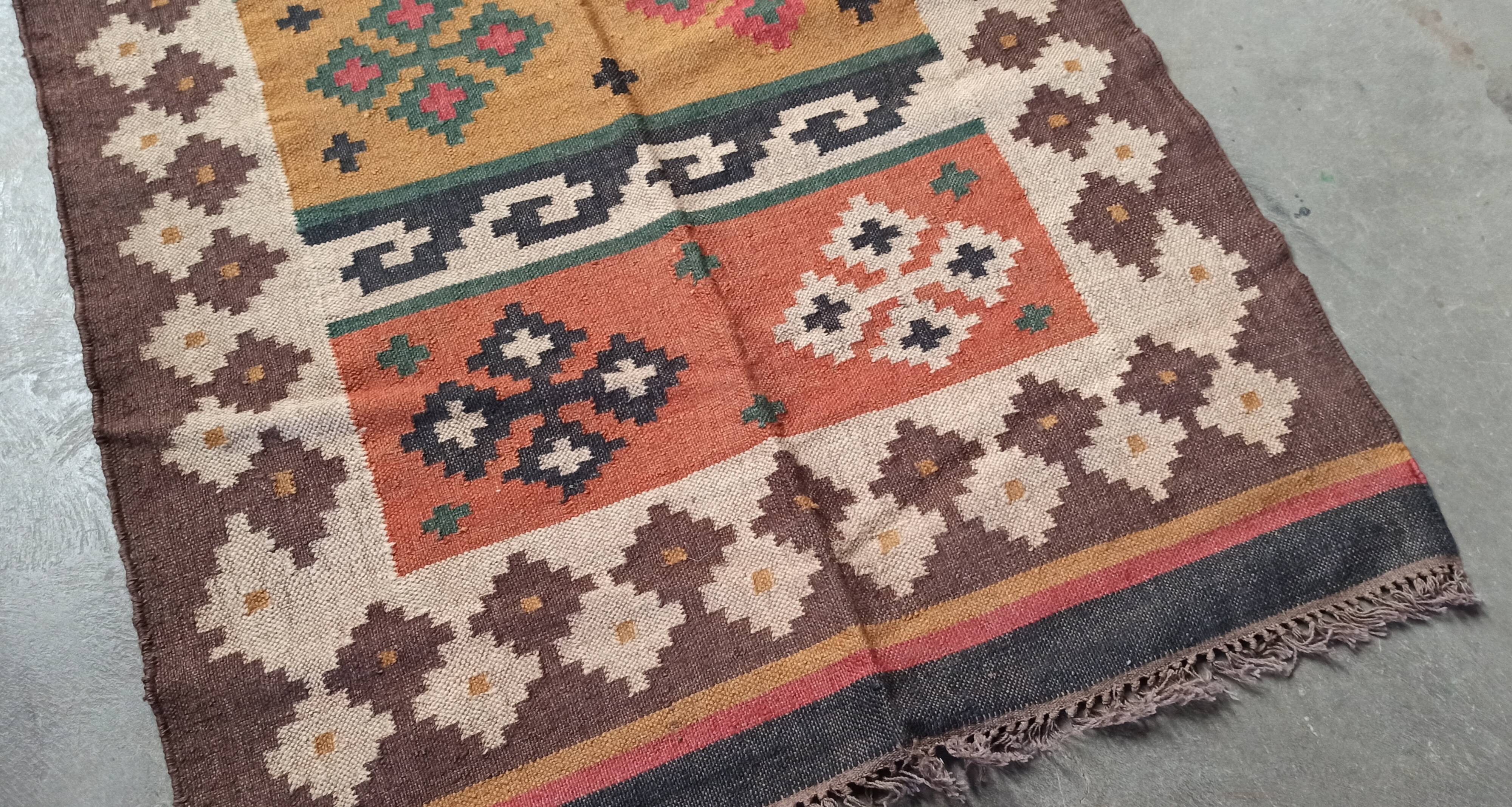 Kilim rug in jute and cotton. 125cm x 195cm