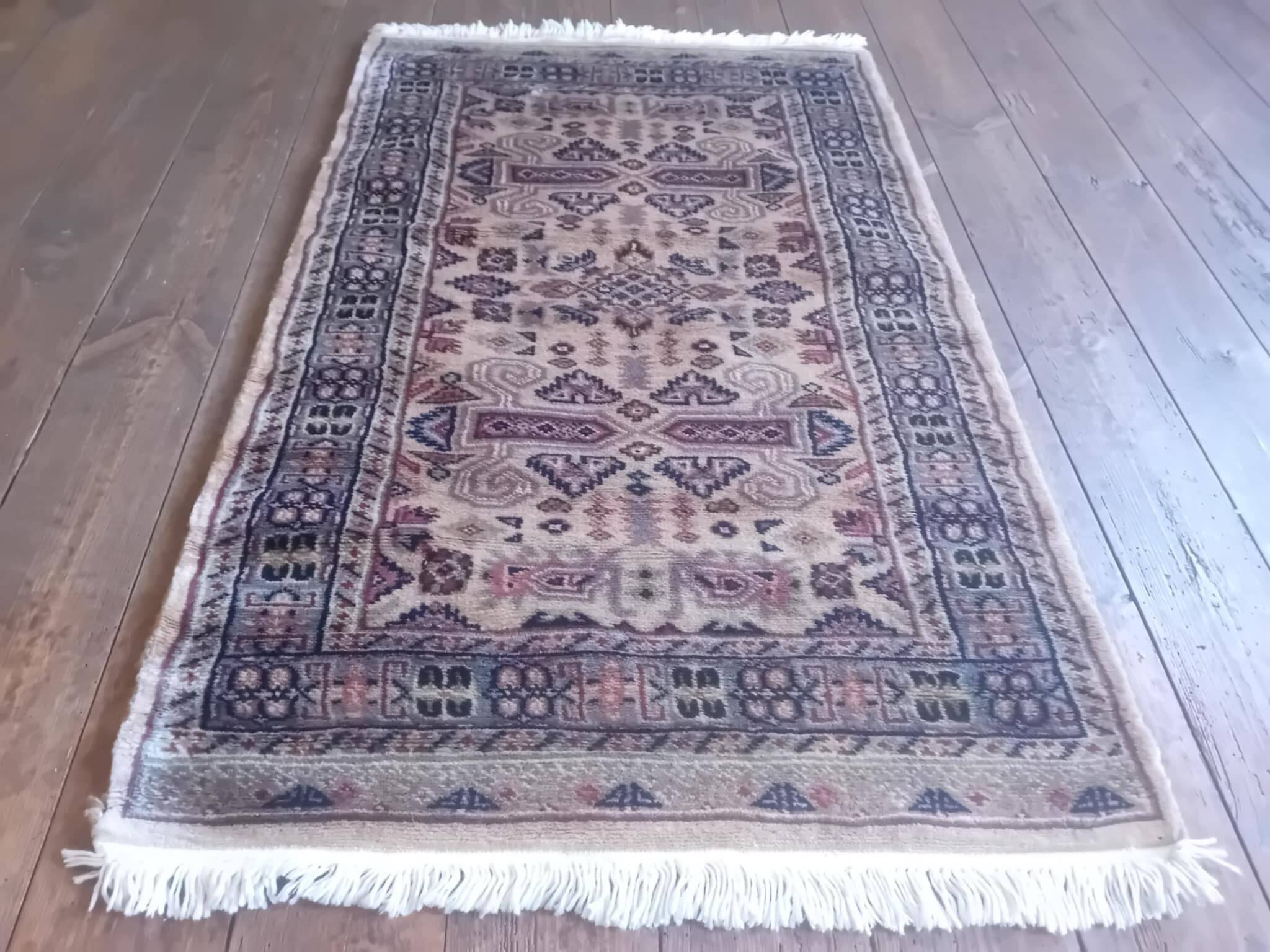 Handmade Pakistani rug 102x62cm