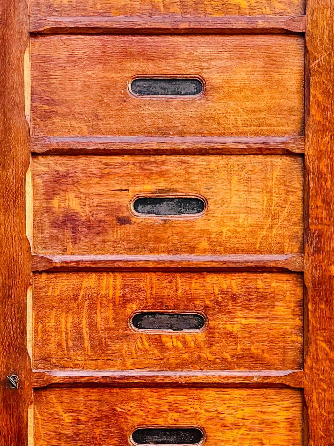Ancien meuble de métier de la SNCF