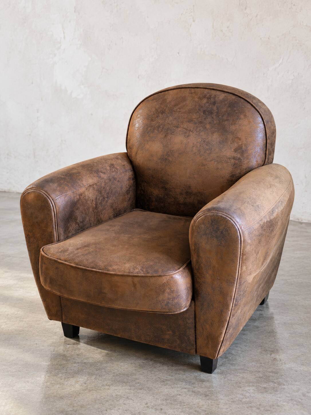 Club armchair in suede effect