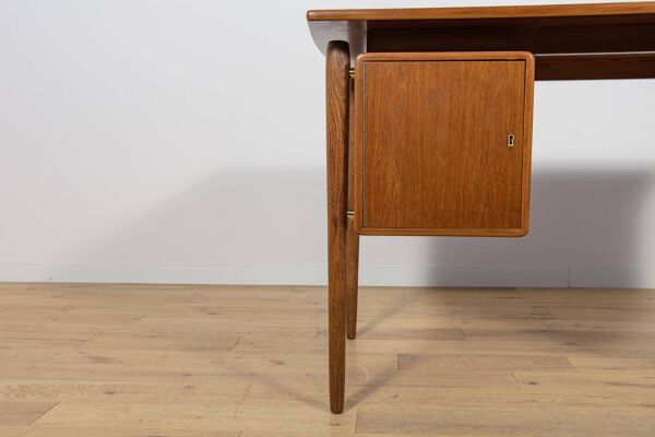 Bureau en teck autoportant de style moderne du milieu du XXe siècle, Danemark, années 1960