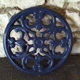 Enamelled cast iron trivet