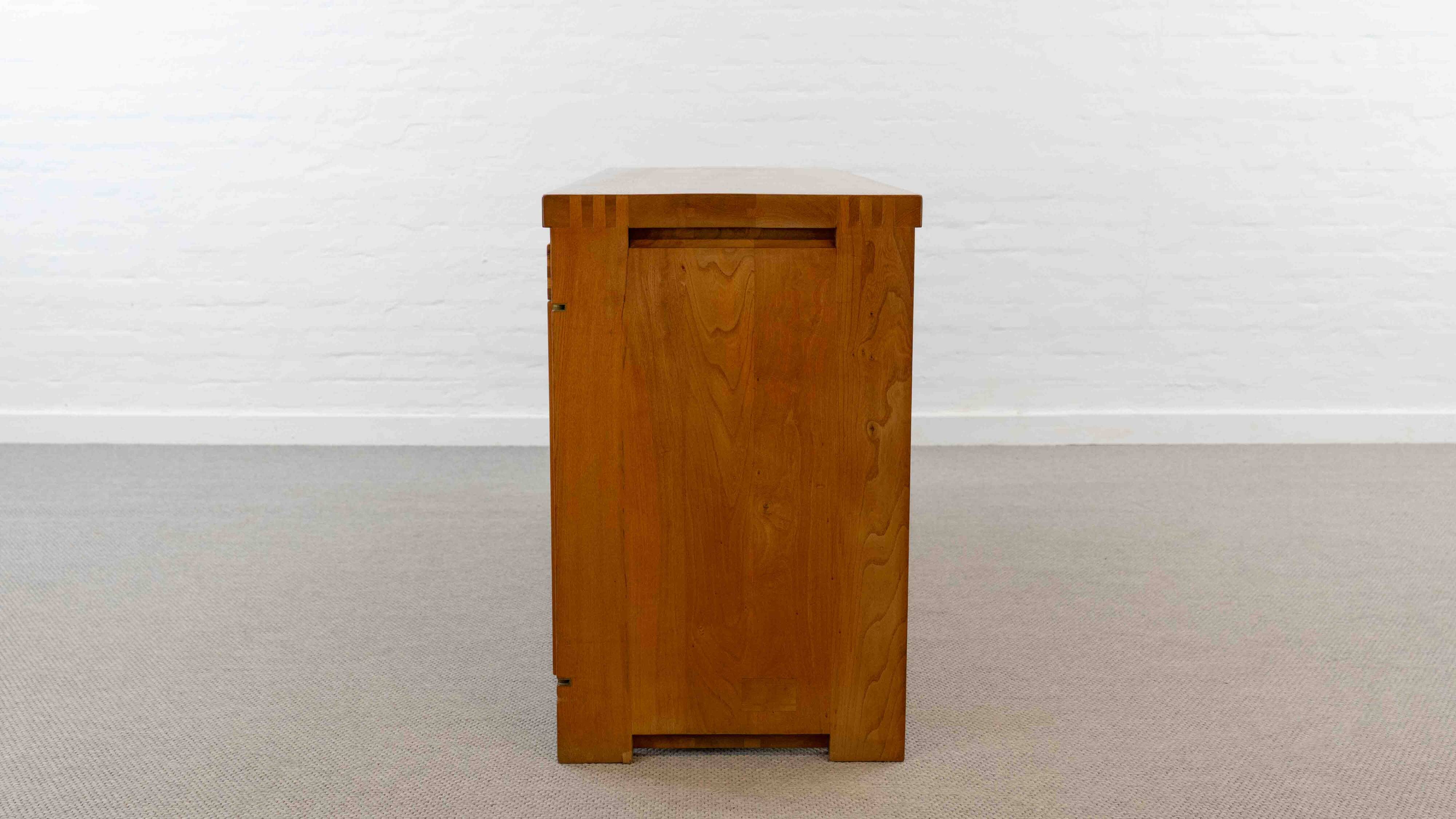 Sideboard R08 de Pierre Chapo en orme massif