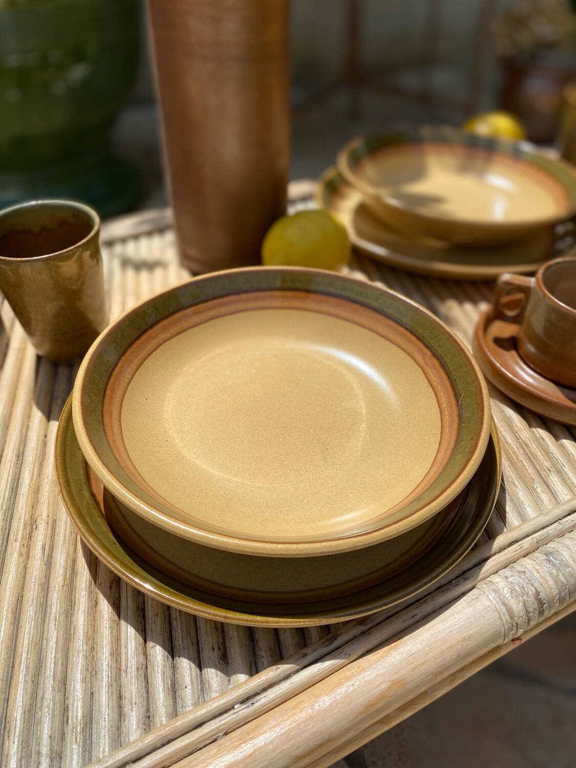 Pair of flat and deep plates in antique stoneware