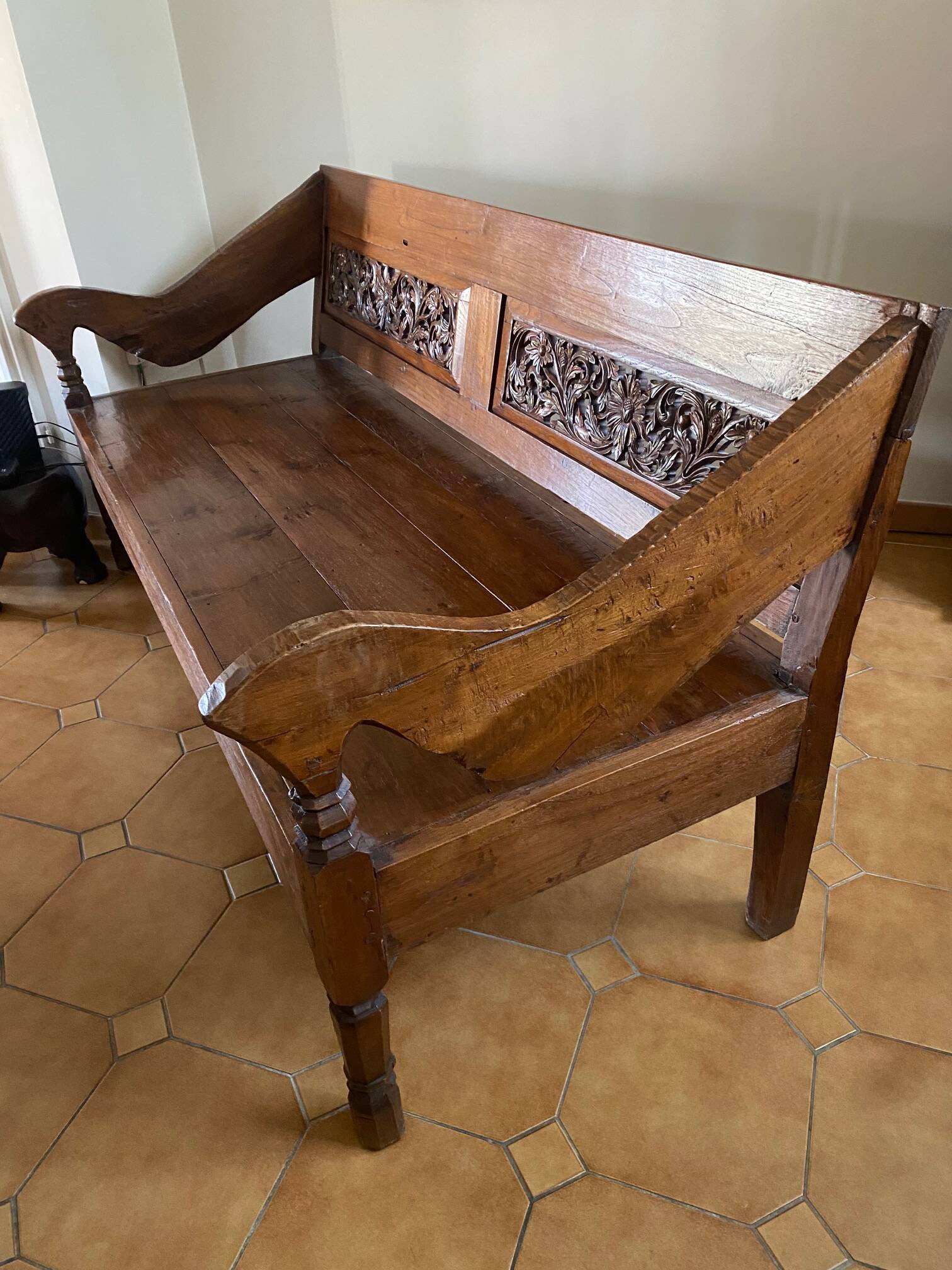 Indonesian low-sided bench