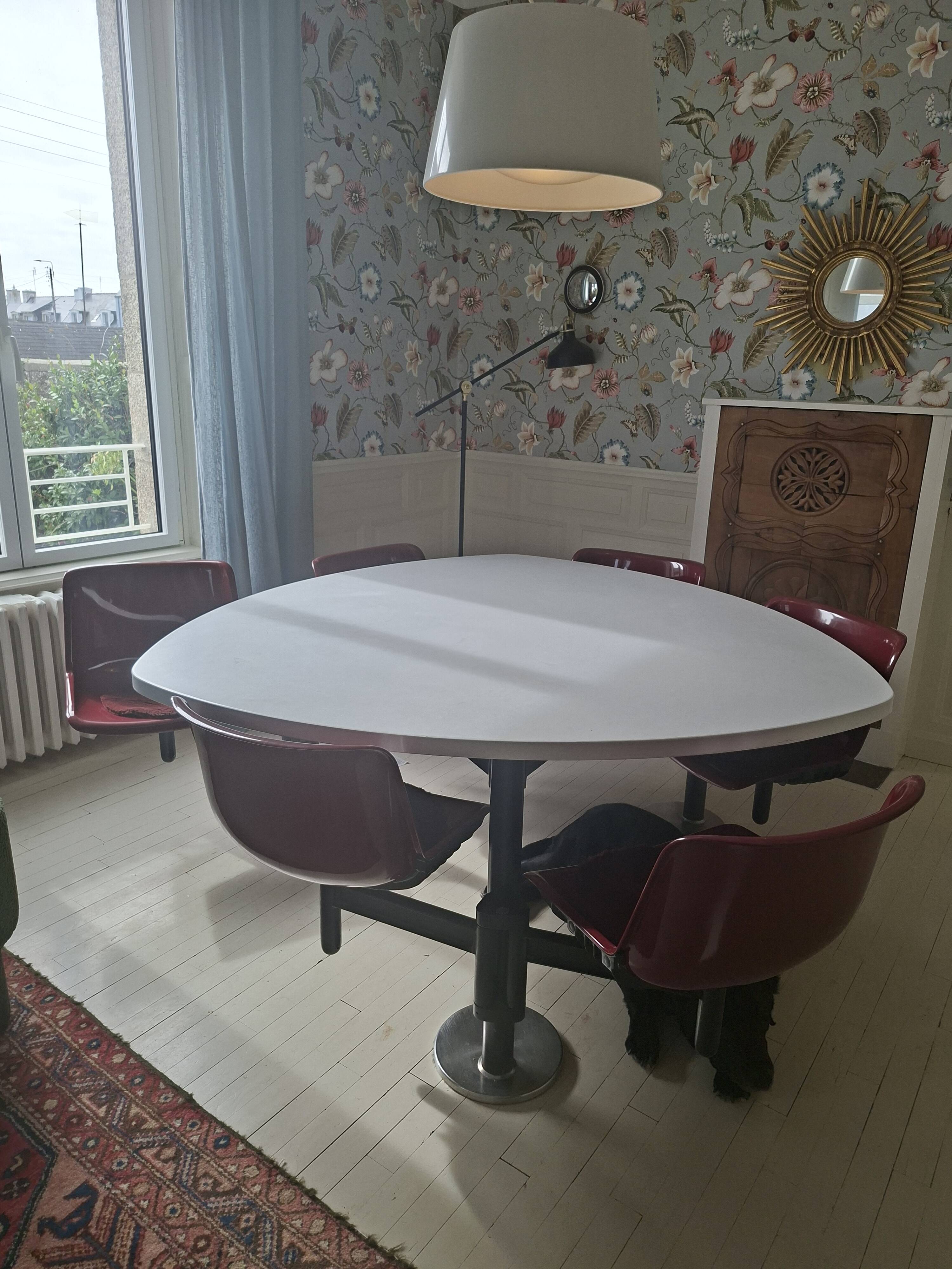 Table Osvaldo Borsani