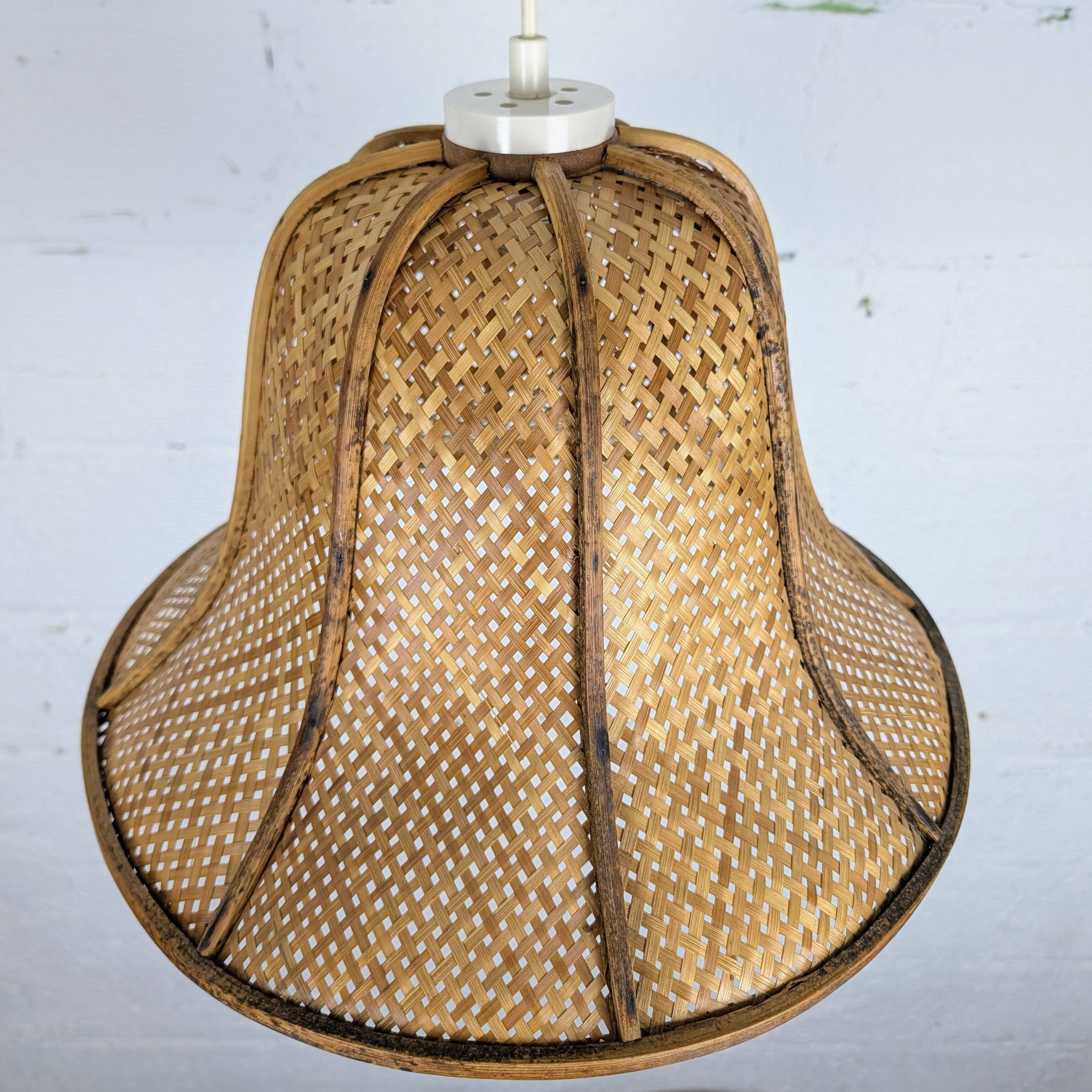Woven rattan pendant light