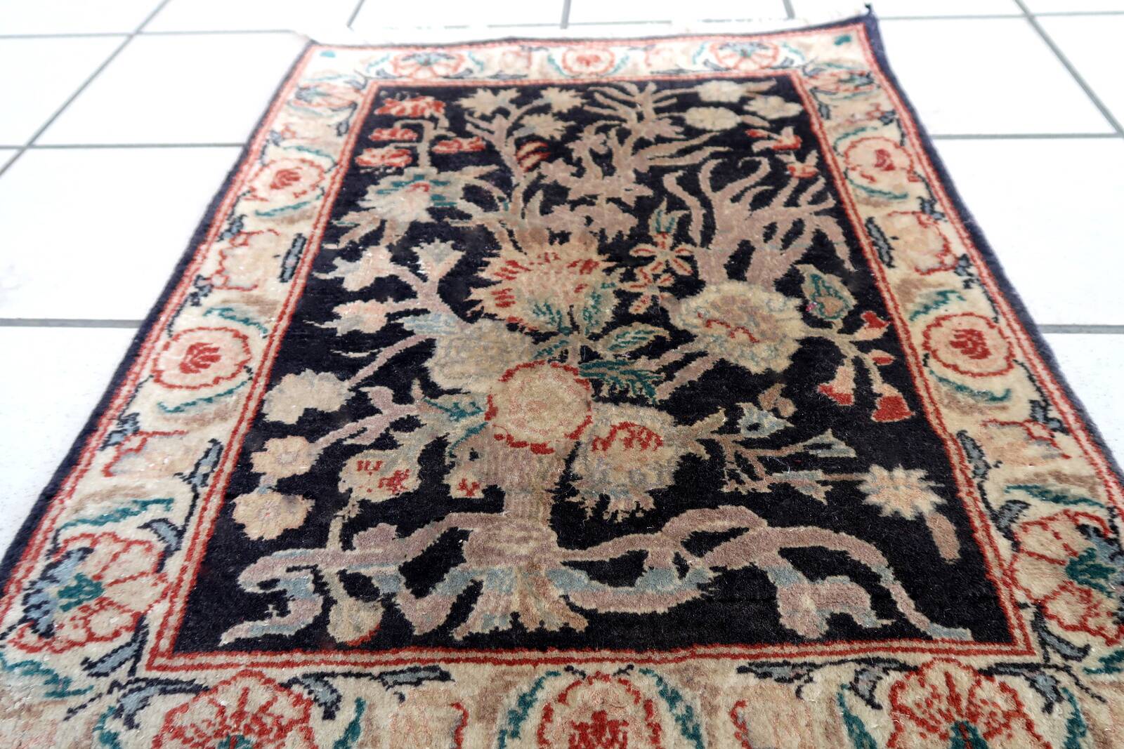 Tapis vintage fait main Tabriz – 48 x 64 cm – Noir & Motif Jardin - 1C971