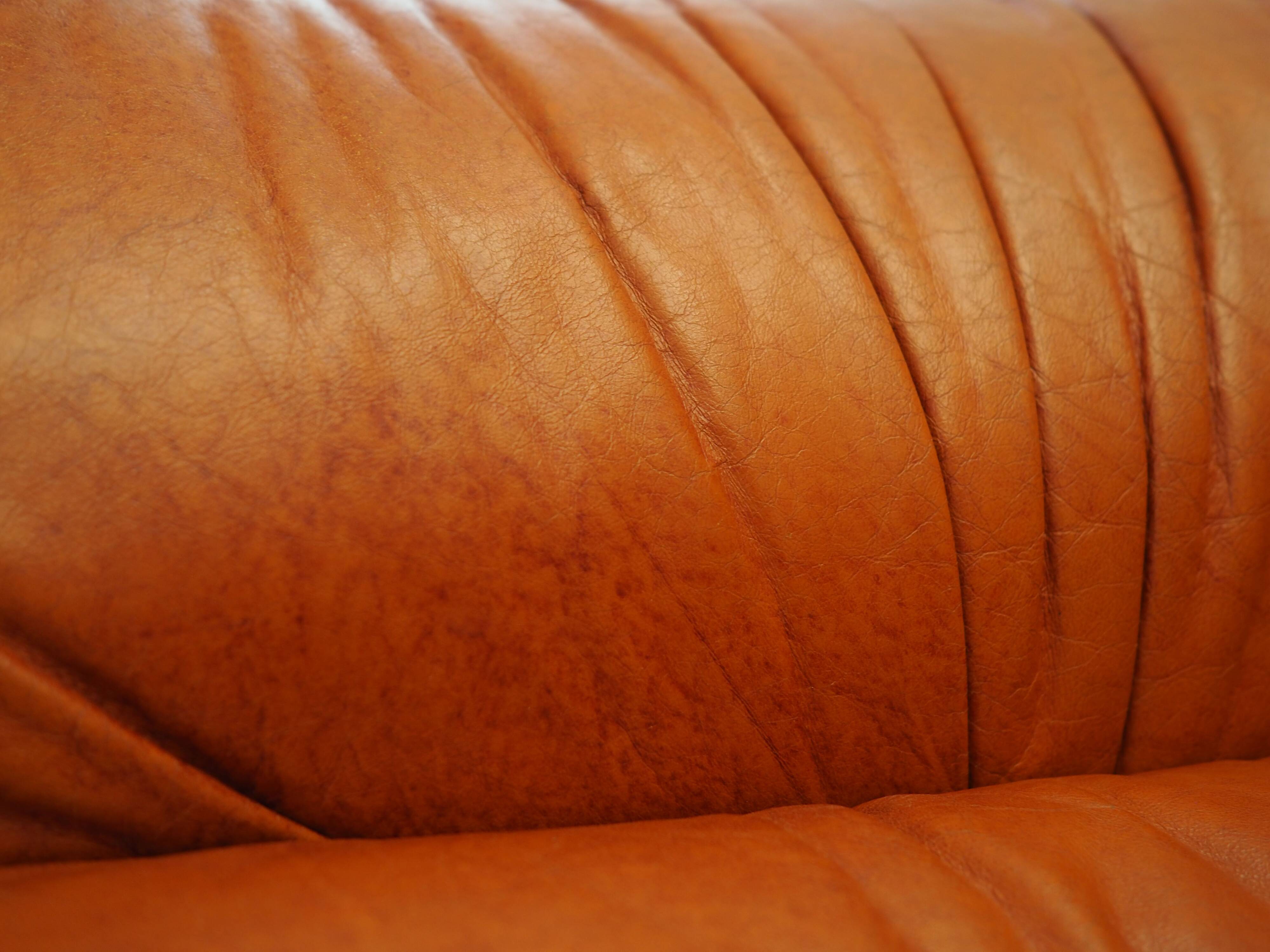 Red leather sofa, Italian design, 1970s, manufacturer: PelleRossi