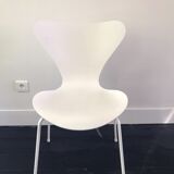 Serie 7 chair by Arne Jacobsen for fritz hansen