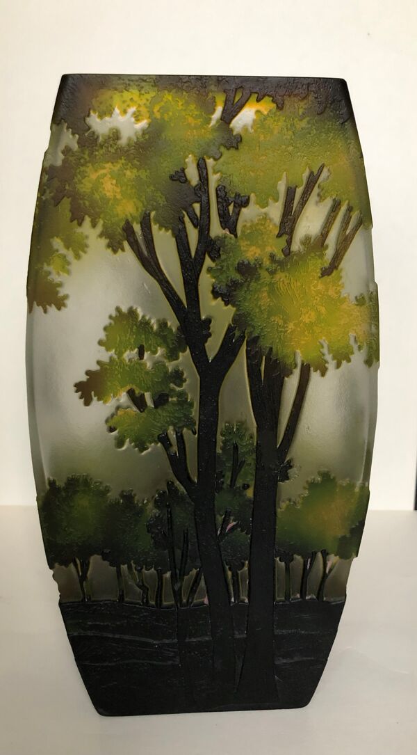 Vase en verre multicouche gravé à l'acide à section rectangulaire