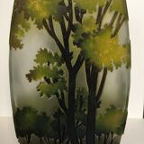 Vase en verre multicouche gravé à l'acide à section rectangulaire