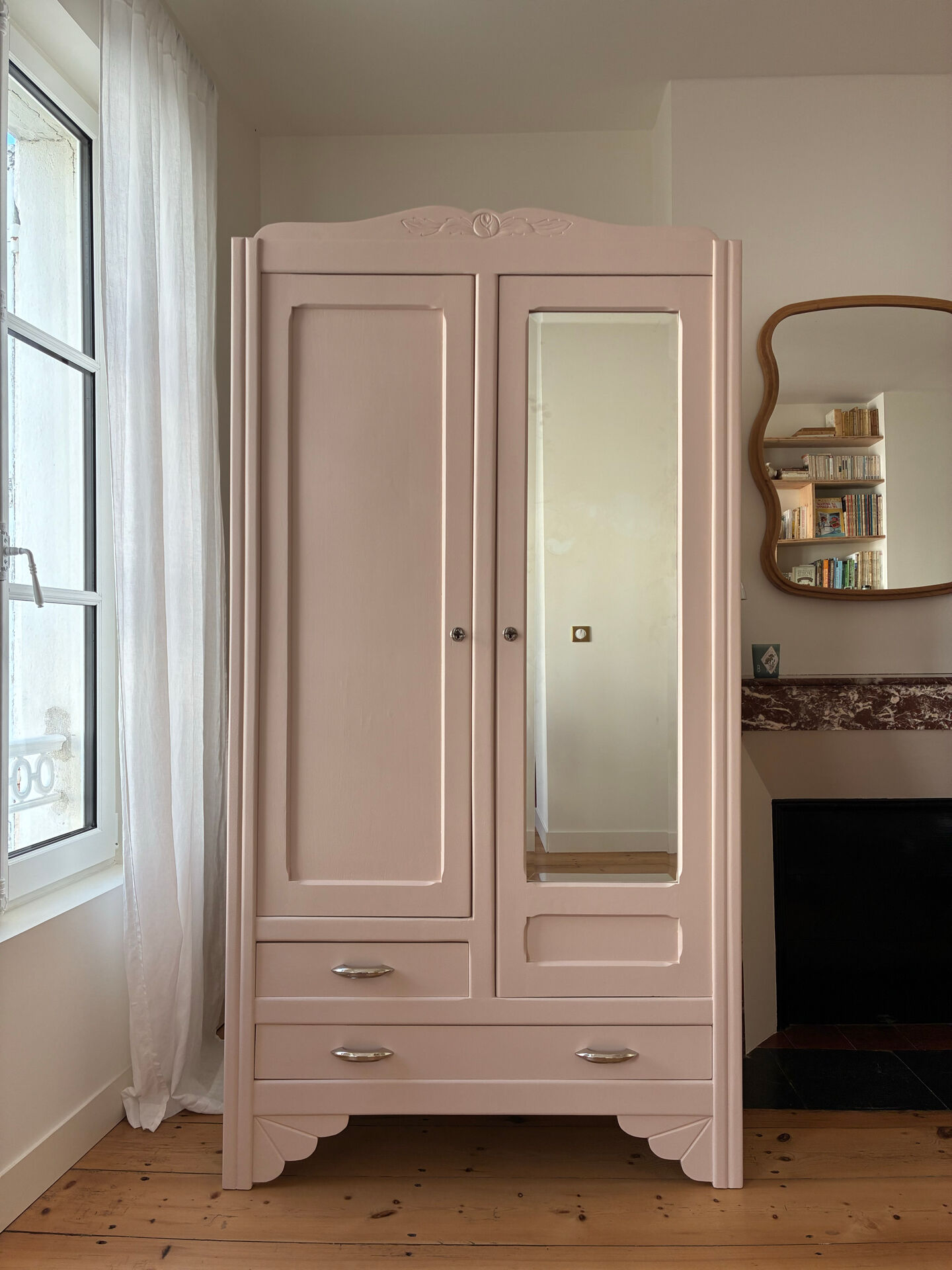 Armoire de style Art Déco colorée