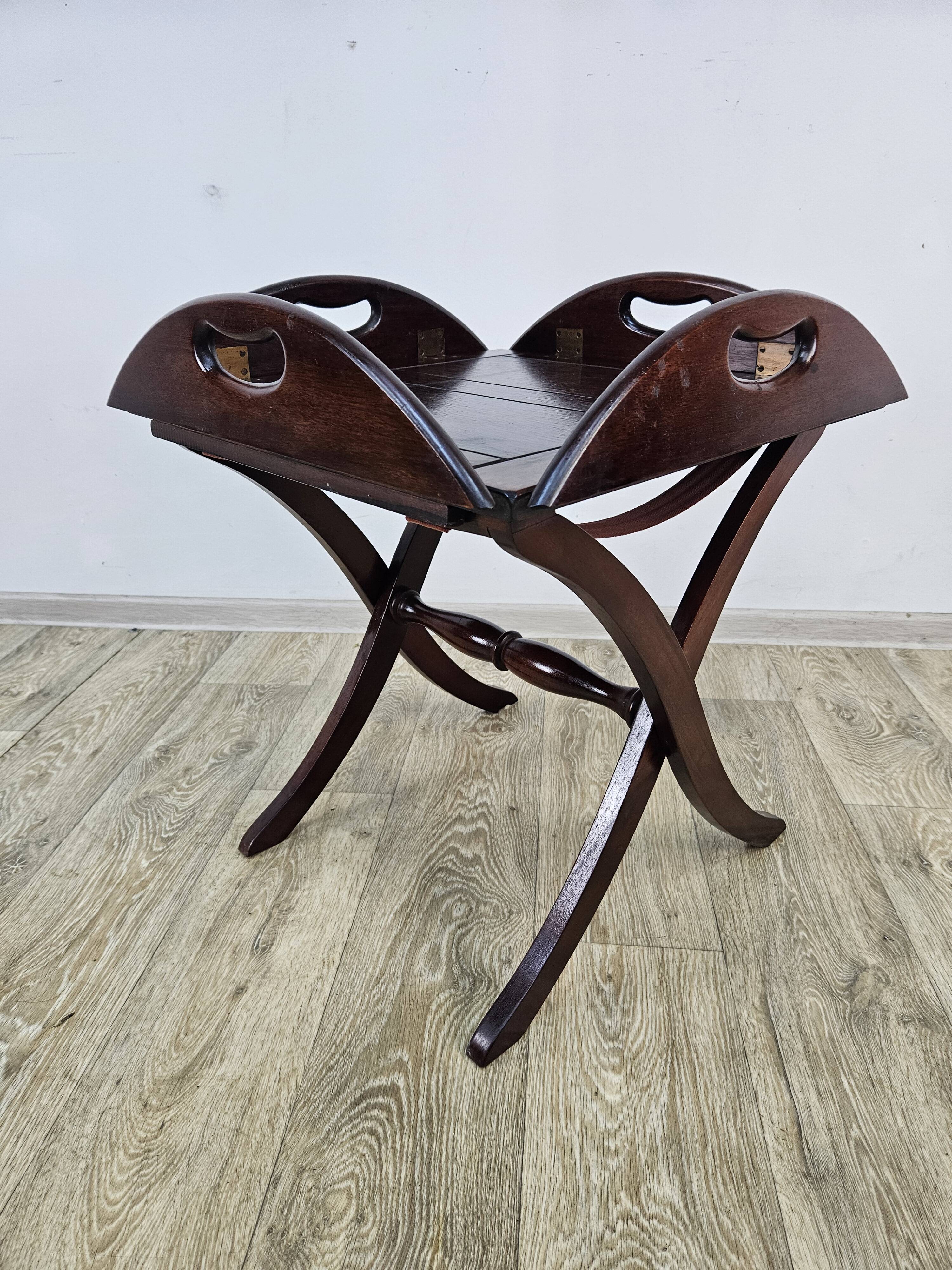 Vintage mahogany table, England, 1970s.