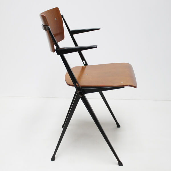 Fauteuil pyramidal par Wim Rietveld pour De Cirkel