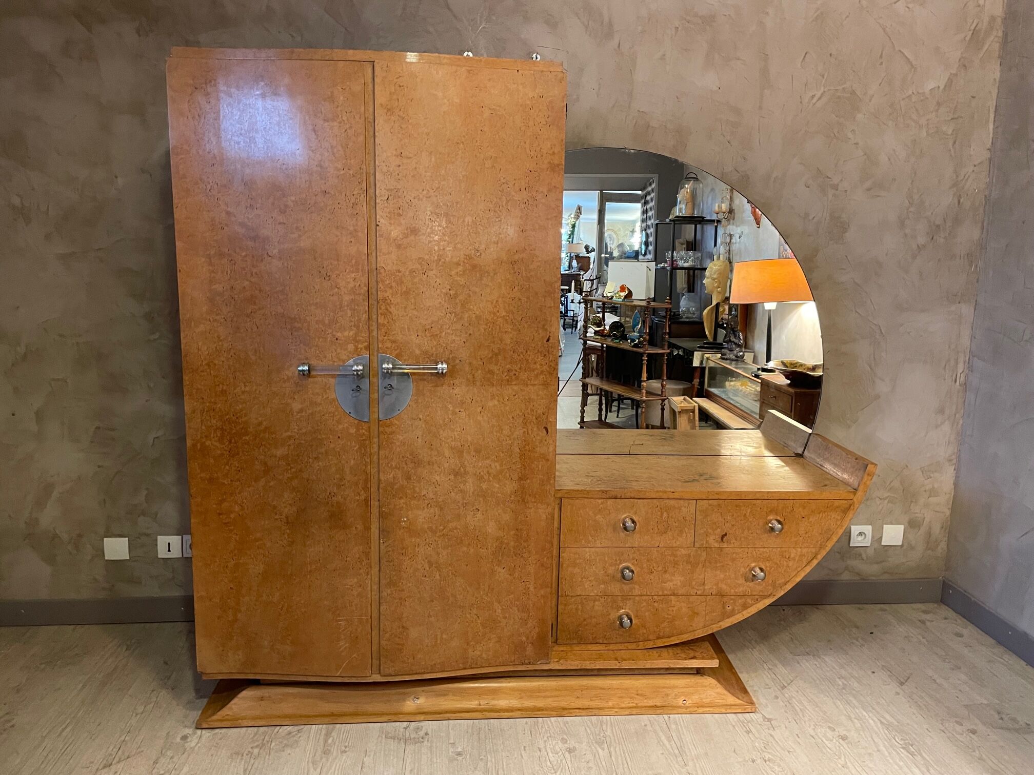 Armoire art deco