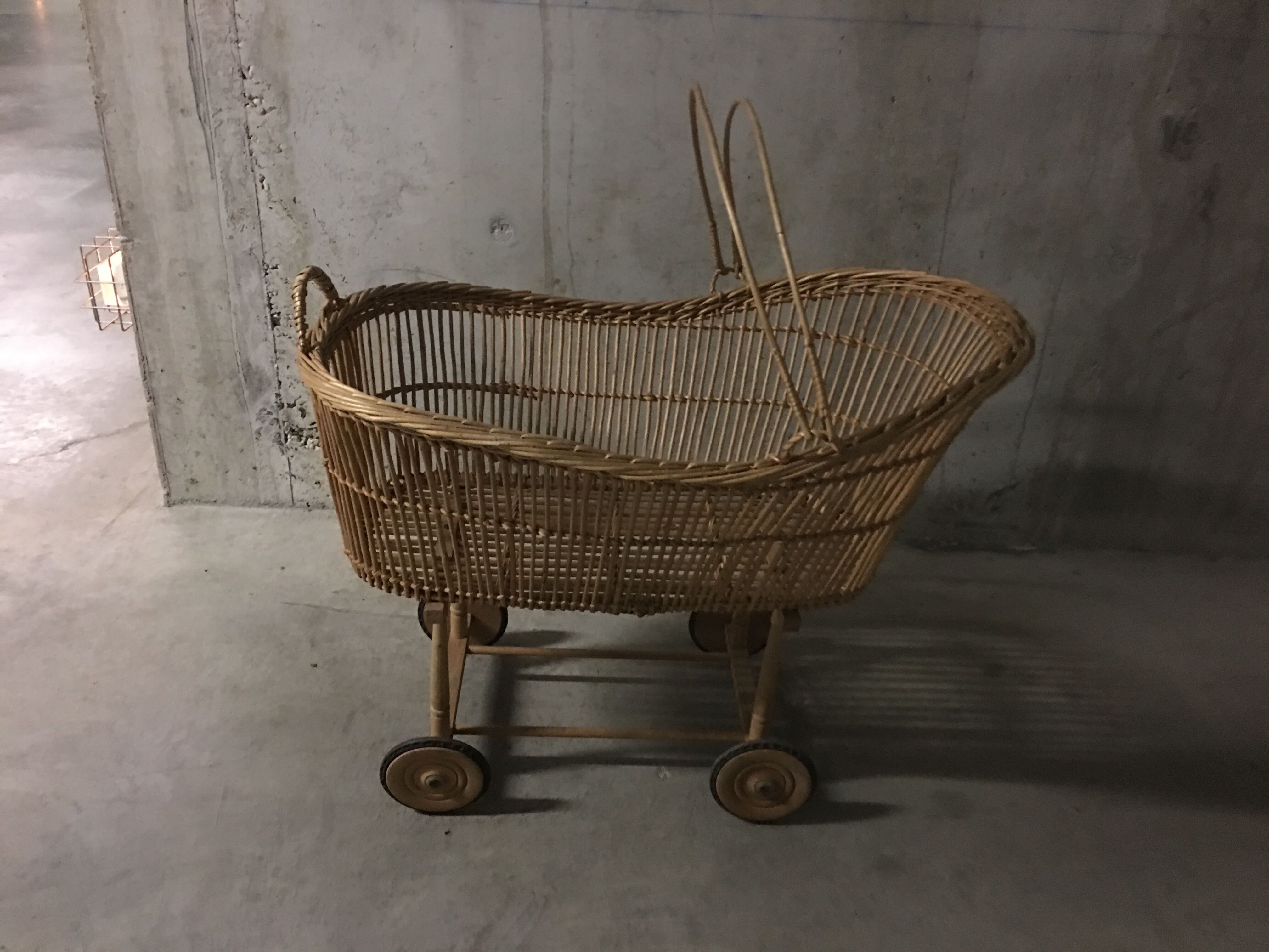 Cradle 60s rattan