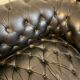 Canapé Chesterfield cuir noir + paire de fauteuils