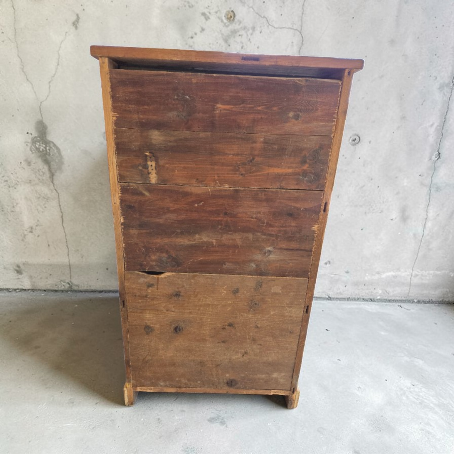 Cardboard maker's furniture