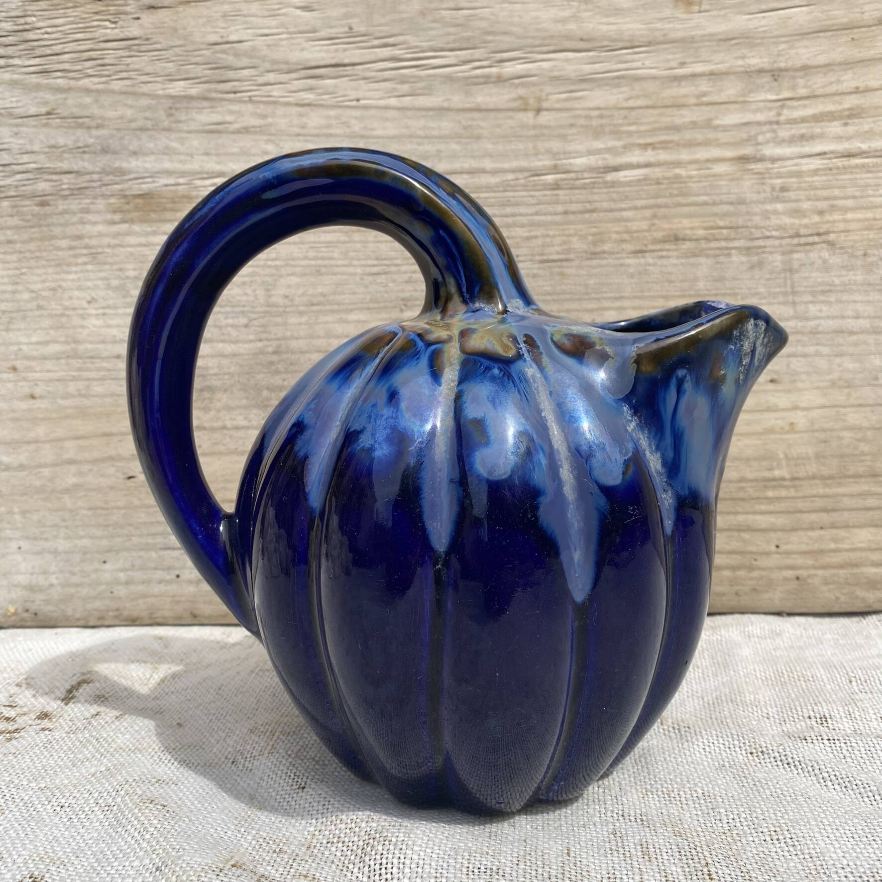Pichet en barbotine citrouille bleue