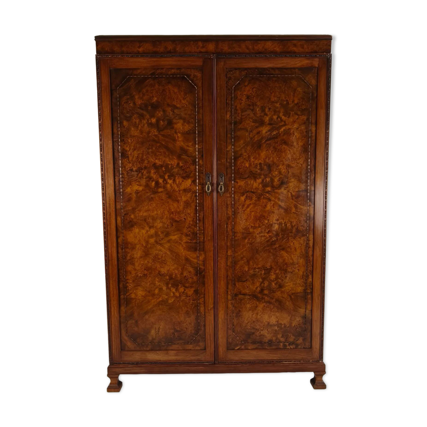 Superbe armoire anglaise Art Déco en loupe de noyer signée Waring & Gillow – vers 1900-1932