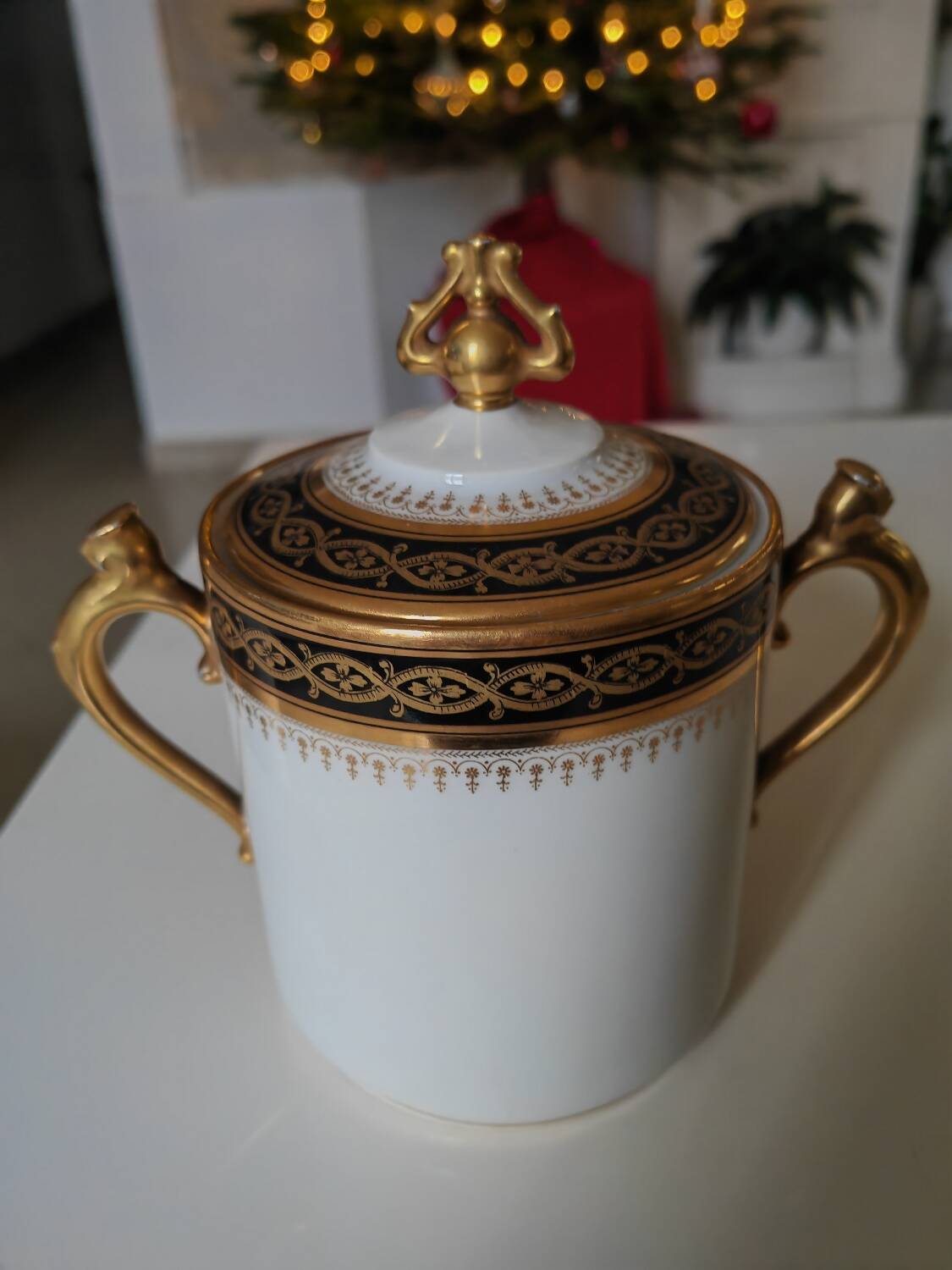 Chabrol and Poirier sugar box