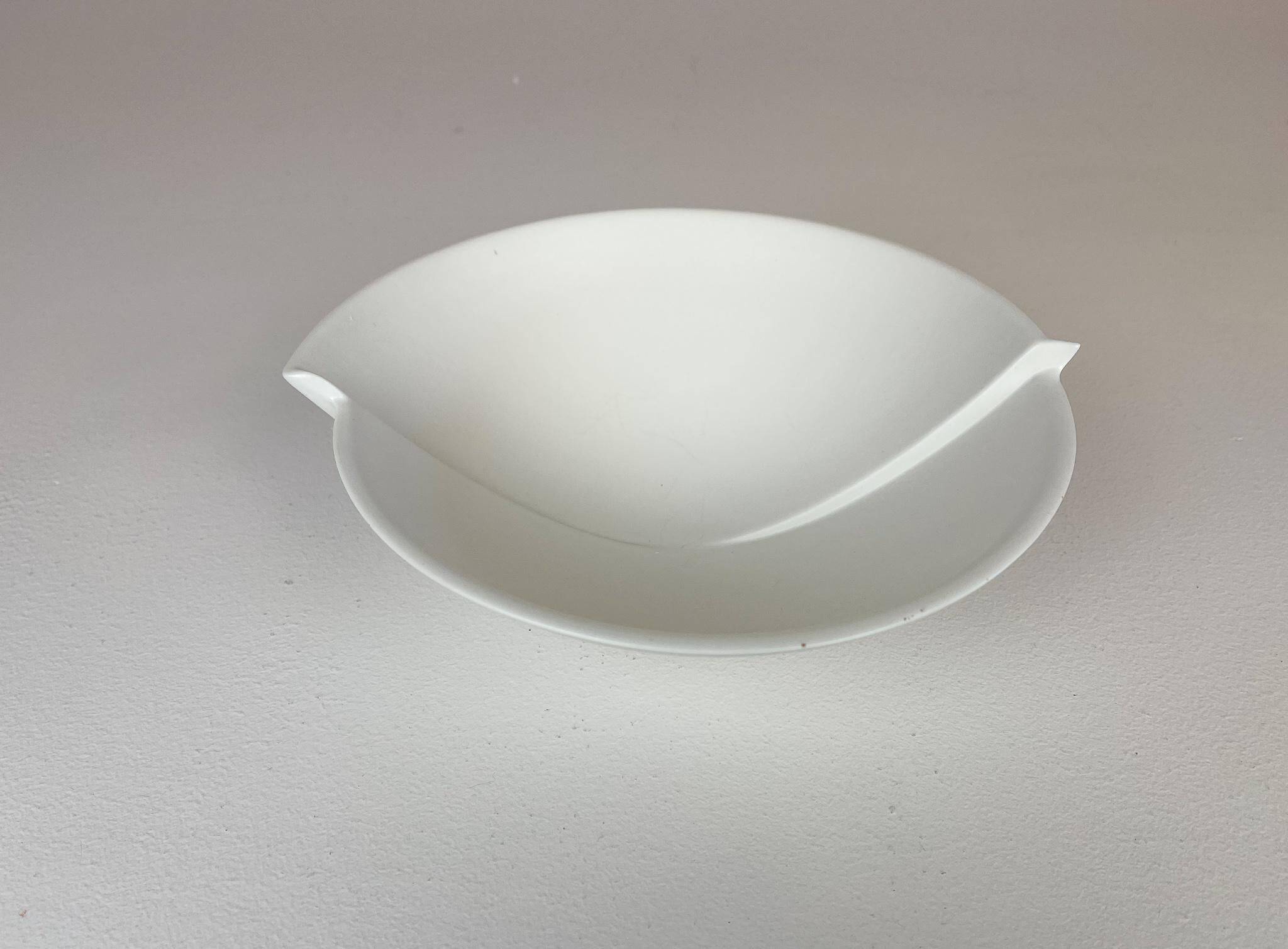 Mid-century ceramic bowl Gustavsberg "Surrea" by Wilhelm Kåge, Sweden, 1950s.