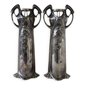 Paire de vases Art nouveau – étain poinçonné « X », décor muguet, 1900