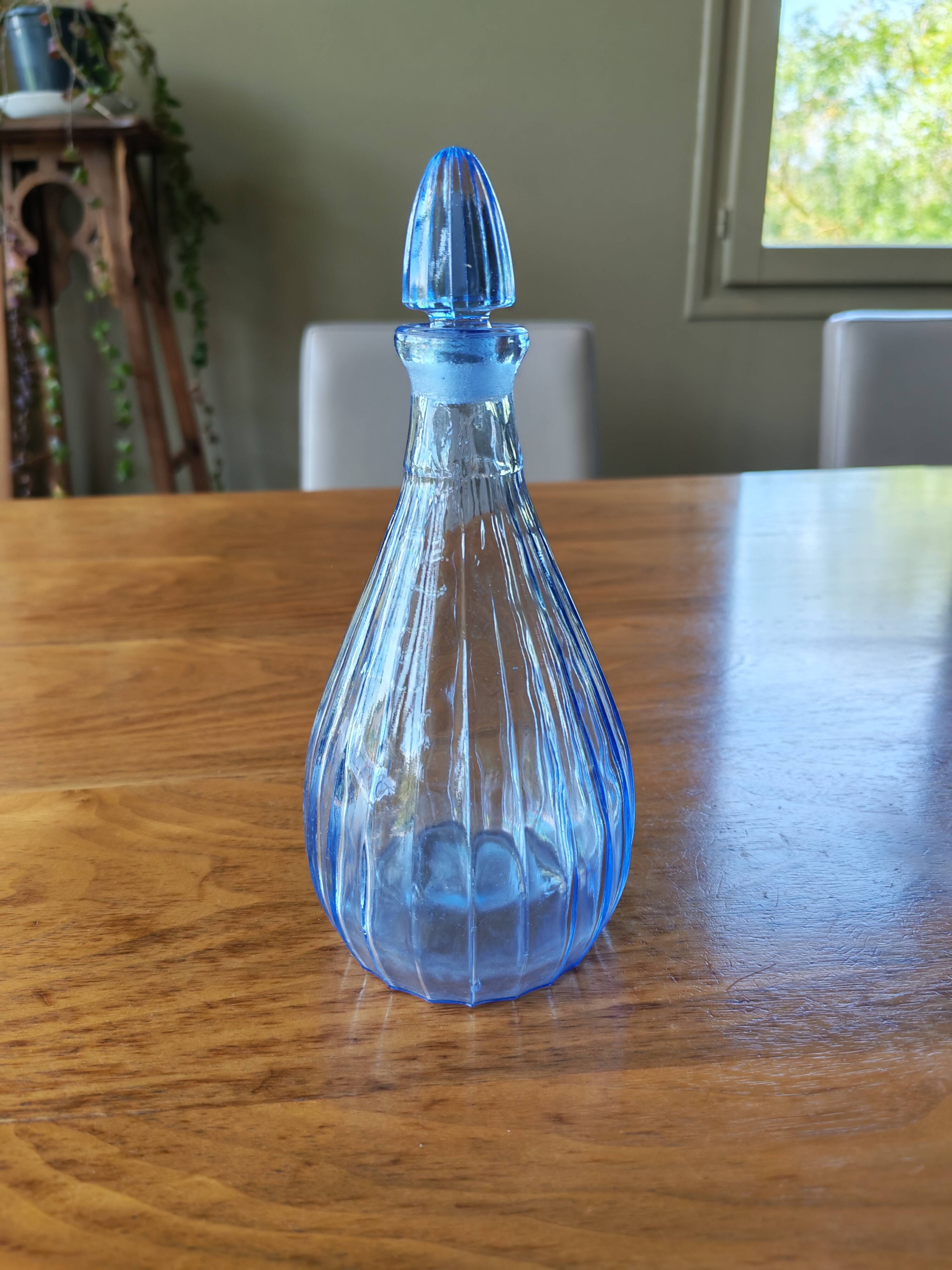 Carafe art deco en verre bleu