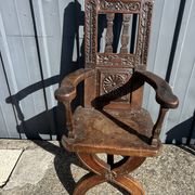 Fauteuil ancien en chêne , haute Epoque
