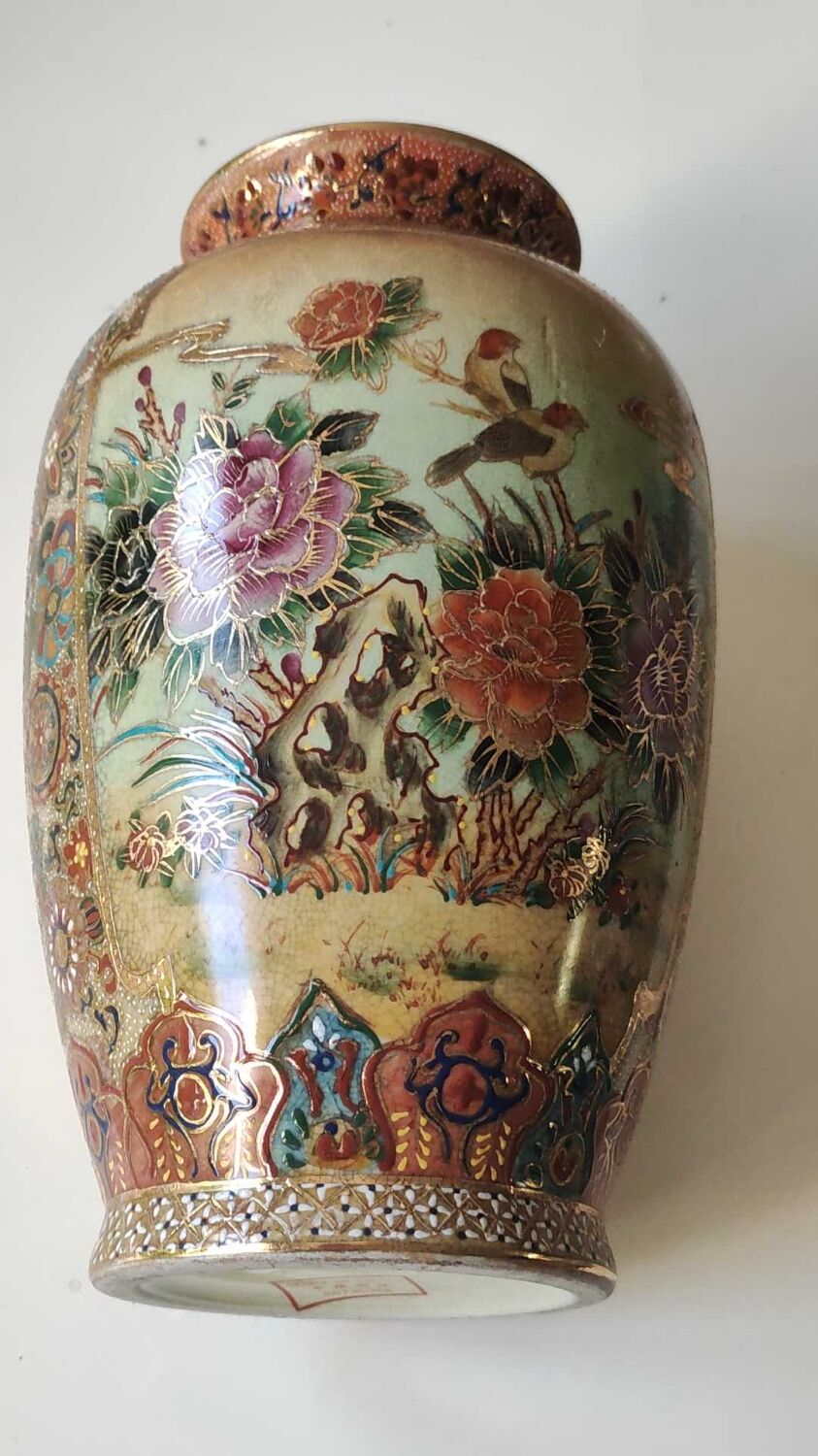 Vase signed Satsuma. Birds/Butterflies/floral patterns on a wild nature background. Gold highlights