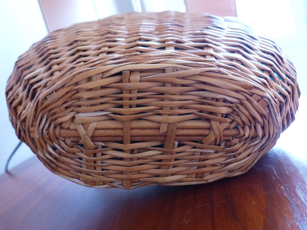 Braided Wicker table lamp