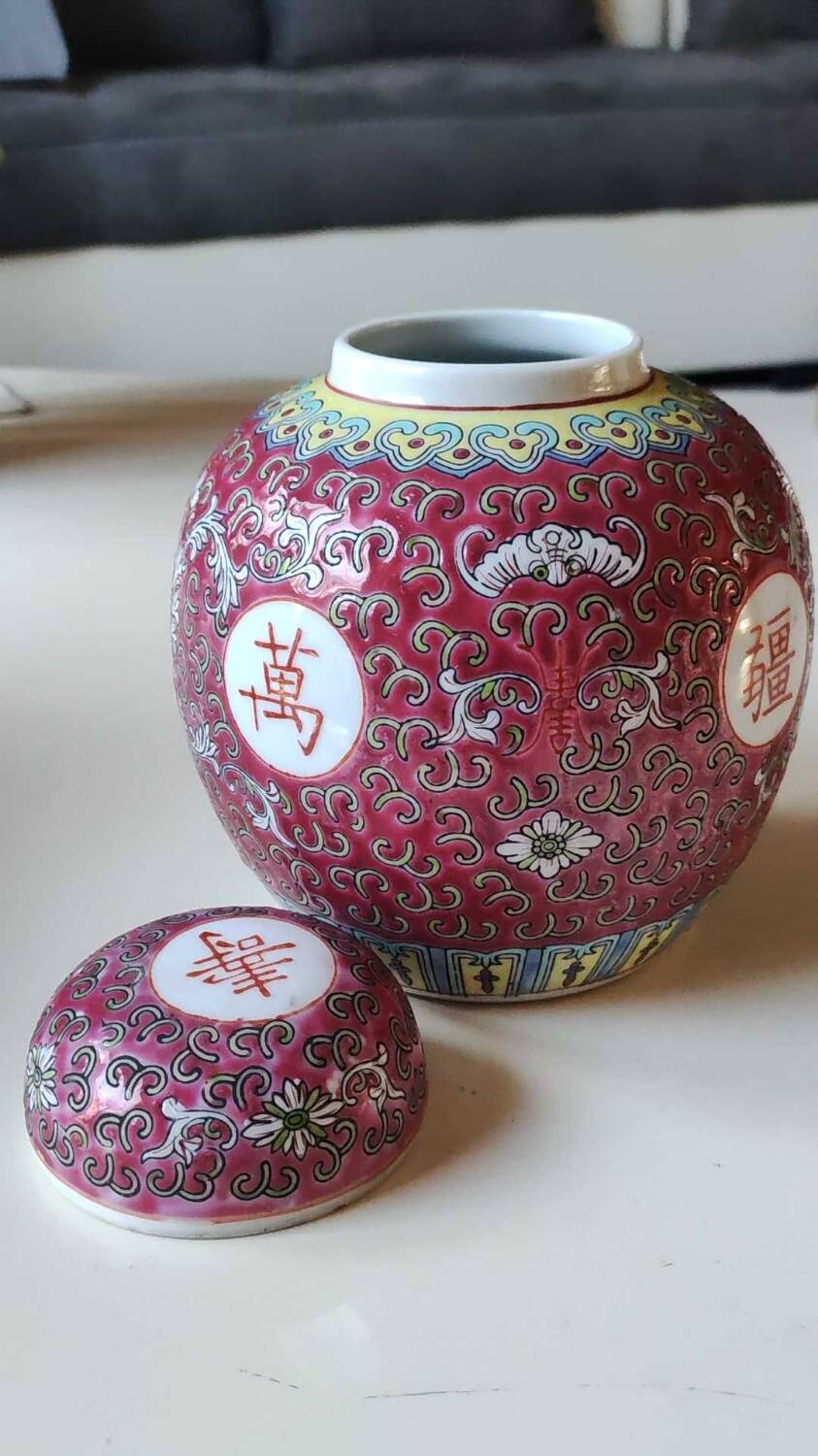 Vase with lid/Tea pot/Ginger Famille Rose, Mun Shou Rose longevity