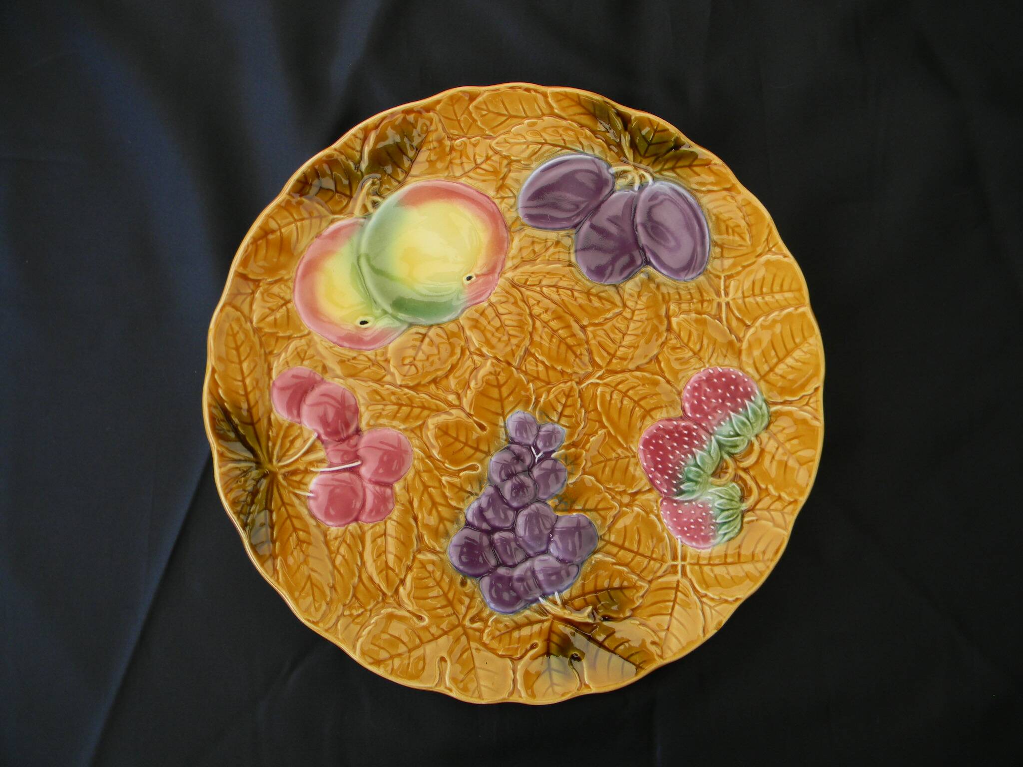 6 earthenware plates and 1 dish from salins les bains.