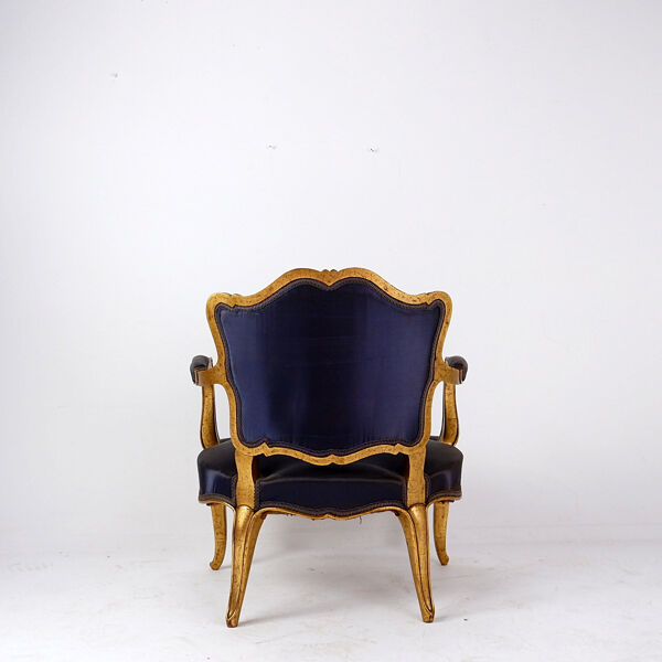 Fauteuils de style Louis XV avec garnissage en soie bleu marine d'origine