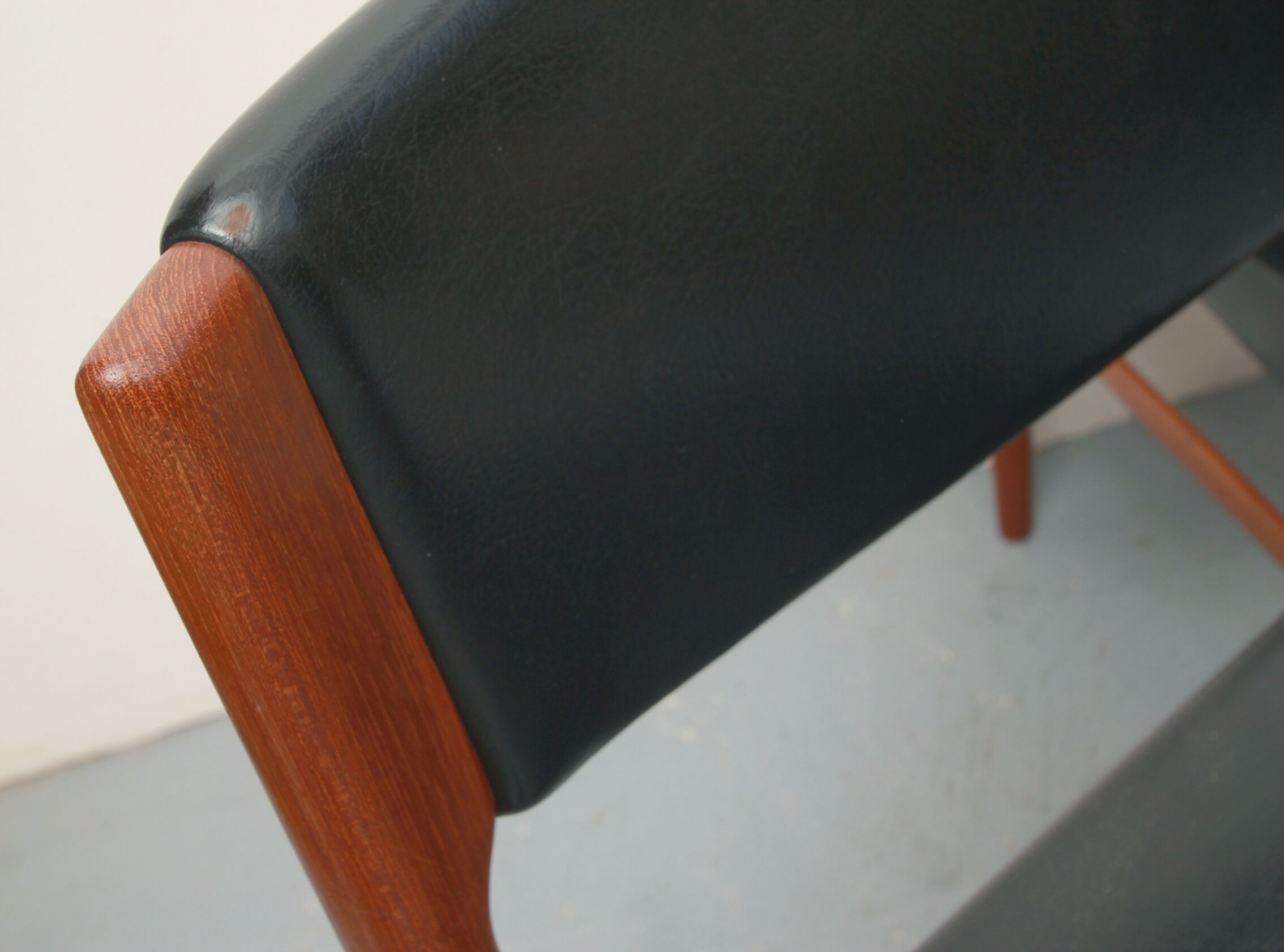 Set of 4 danish dining chairs in teak