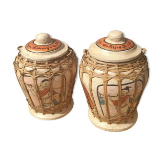 Paire de pots ou boîtes à riz anciens en bois et bambou peints à la main
