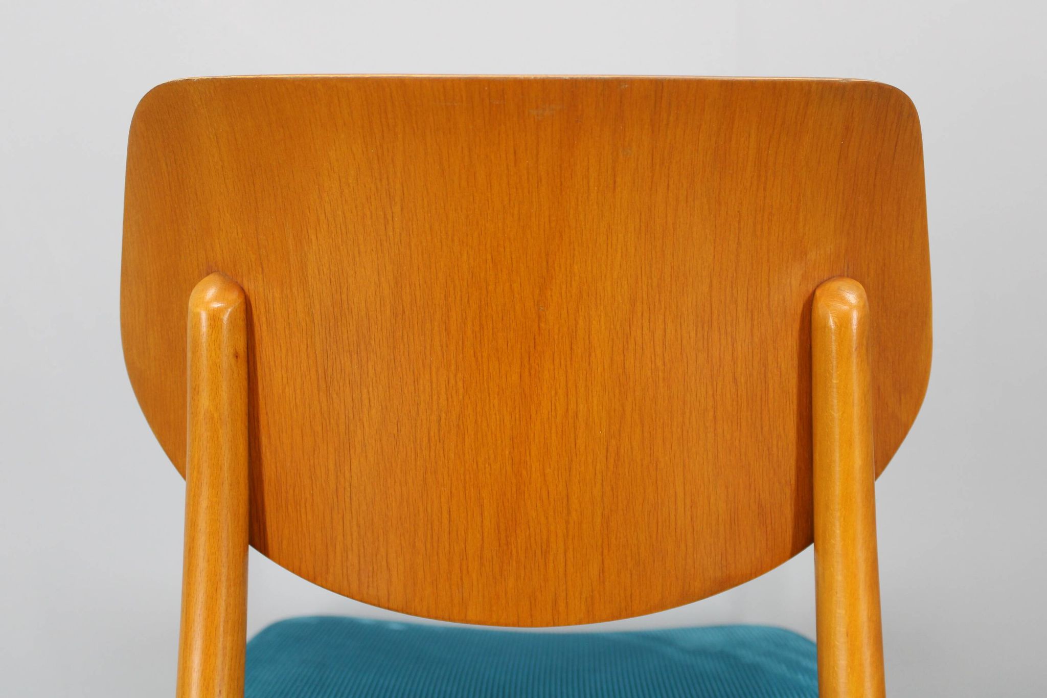 Ensemble de quatre chaises de salle à manger en hêtre des années 1970 par TON, Tchécoslovaquie