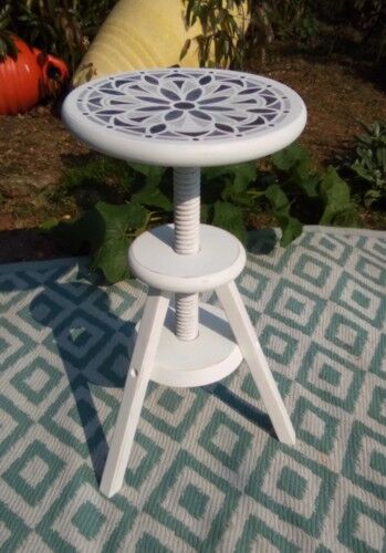 Adjustable screw stool in patinated wood